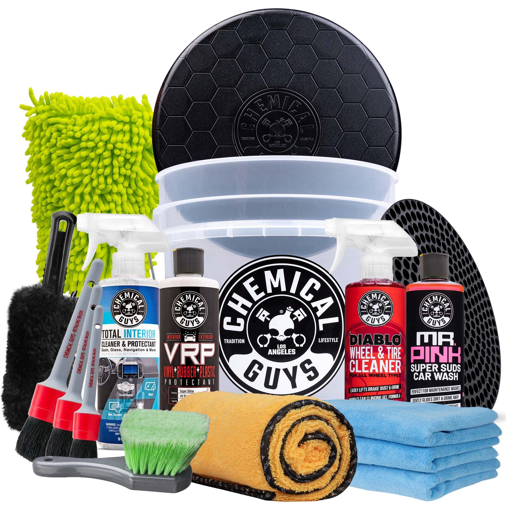 Chemical Guys 17-piece car detailing kit: bottles, brushes, sponge, microfiber towels